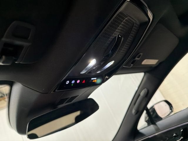 2024 Cadillac LYRIQ Luxury 1
