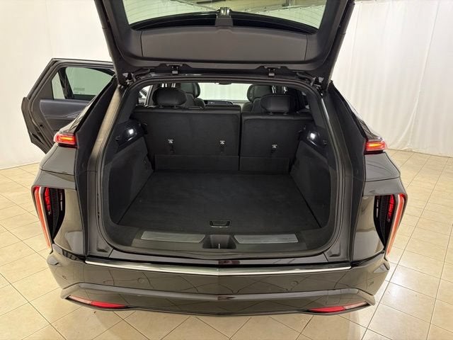 2024 Cadillac LYRIQ Luxury 1