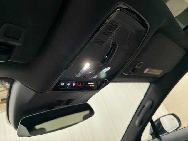 2024 Cadillac LYRIQ Luxury 1