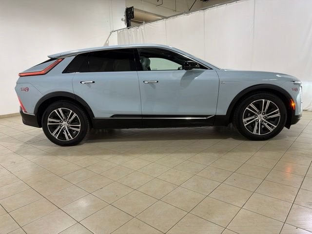 2024 Cadillac LYRIQ Luxury 1