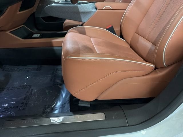 2025 Cadillac OPTIQ Luxury 2