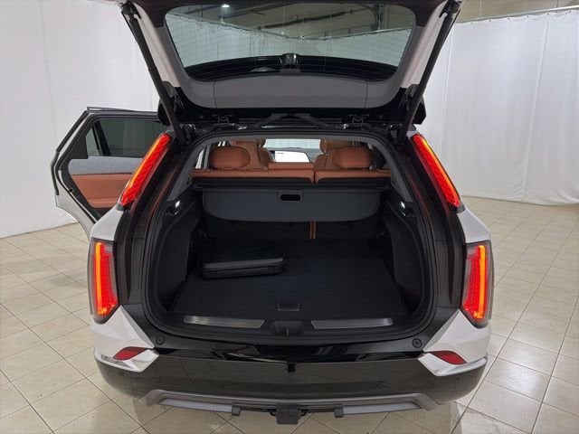 2025 Cadillac OPTIQ Luxury 2