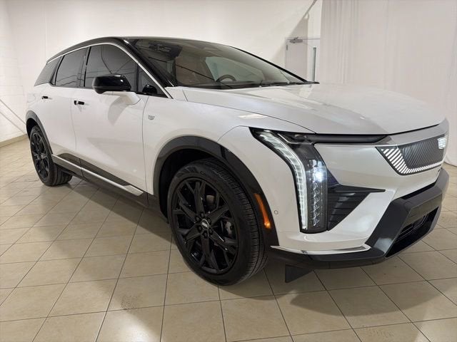 2025 Cadillac OPTIQ Luxury 2
