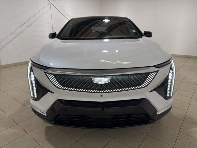 2025 Cadillac OPTIQ Luxury 2