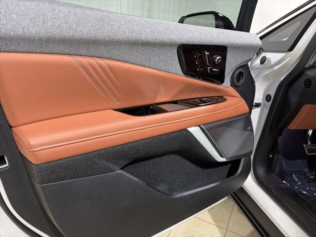 2025 Cadillac OPTIQ Luxury 2