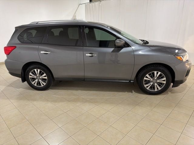 2019 Nissan Pathfinder S