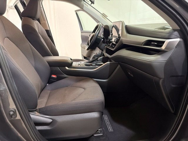 2025 Toyota Highlander LE