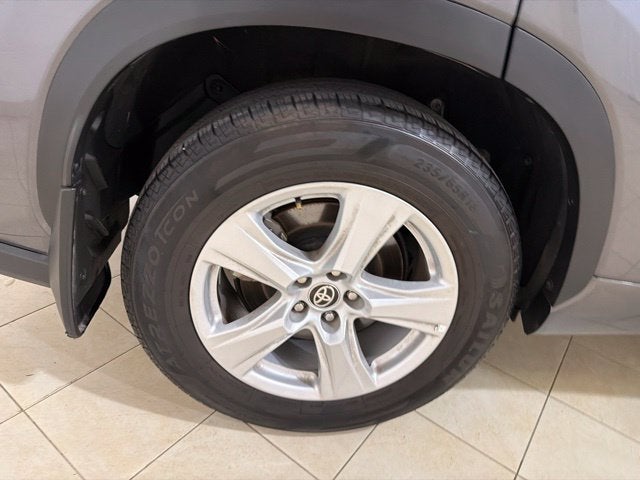 2025 Toyota Highlander LE