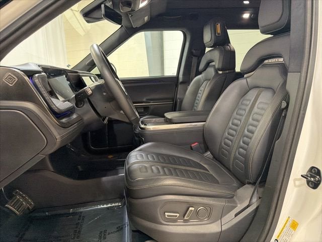 2023 RIVIAN R1S Adventure