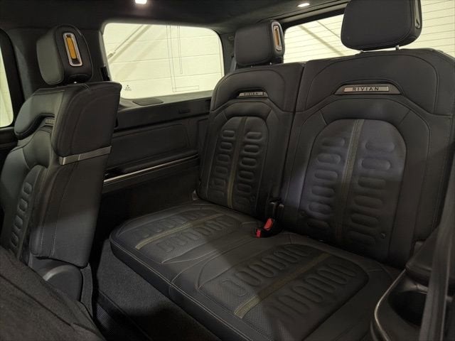 2023 RIVIAN R1S Adventure