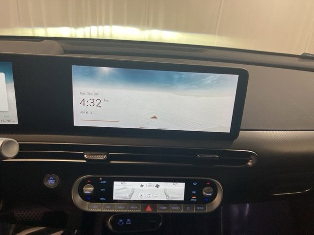 2024 Genesis GV60 Standard