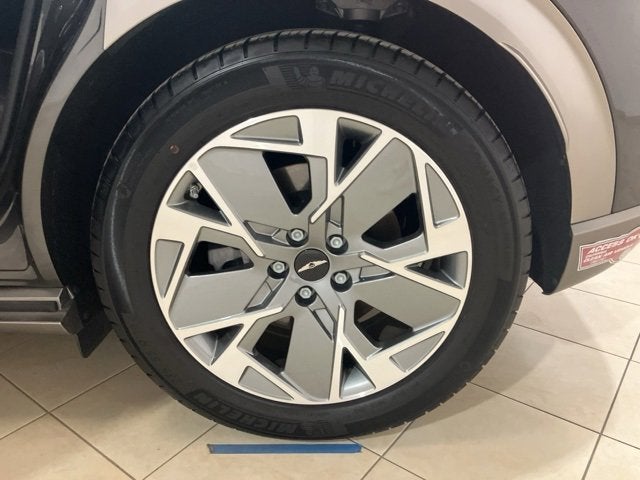 2024 Genesis GV60 Standard