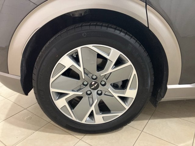 2024 Genesis GV60 Standard