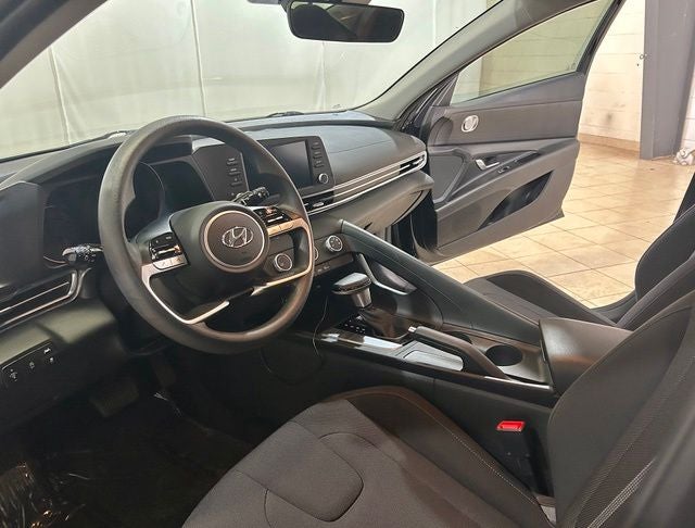 2023 Hyundai Elantra SE