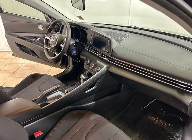 2023 Hyundai Elantra SE